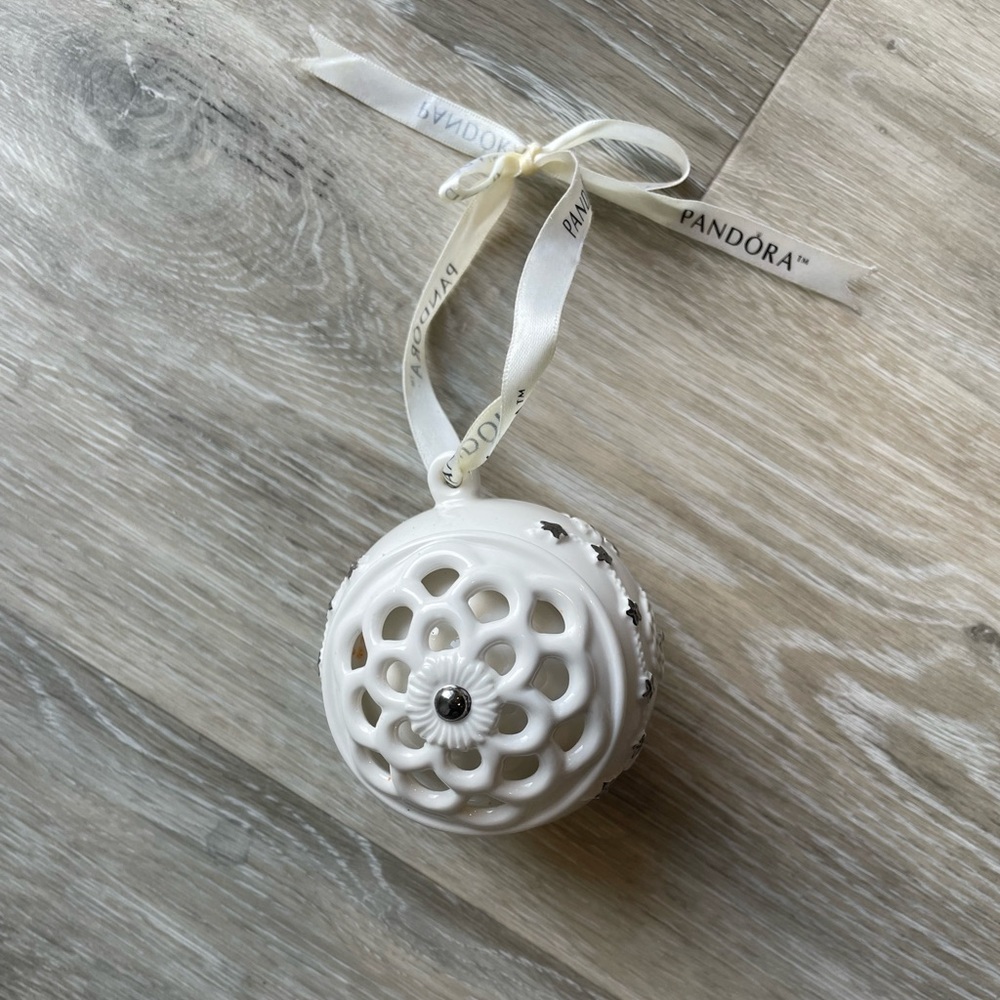 Pandora Limited Edition 2011 Porcelain Christmas Ornament Unforgettable Moments